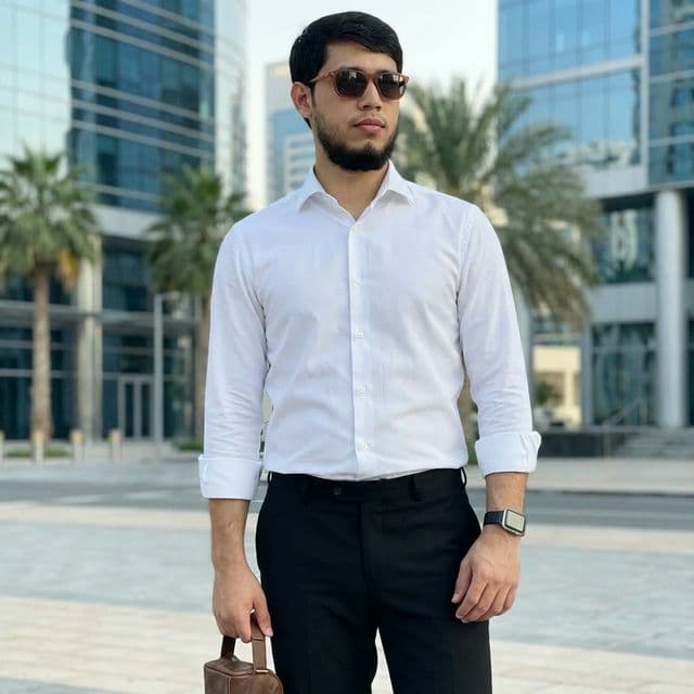 ملابس عمل عصرية